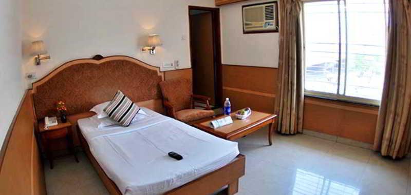 Alleppey Prince Hotel Alappuzha Bagian luar foto